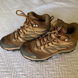 The North Face Vibram Ladies Boots Size 7.5
